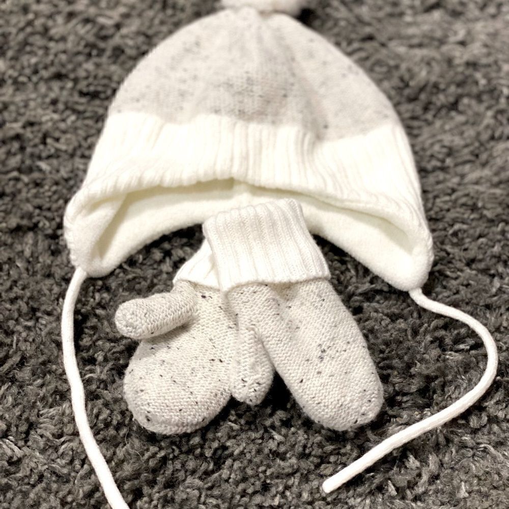 Grey/Off White Hat & Mitten Set